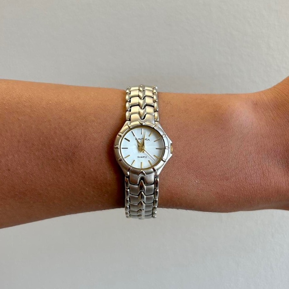 Vintage Decorative Silver Quartz Watch